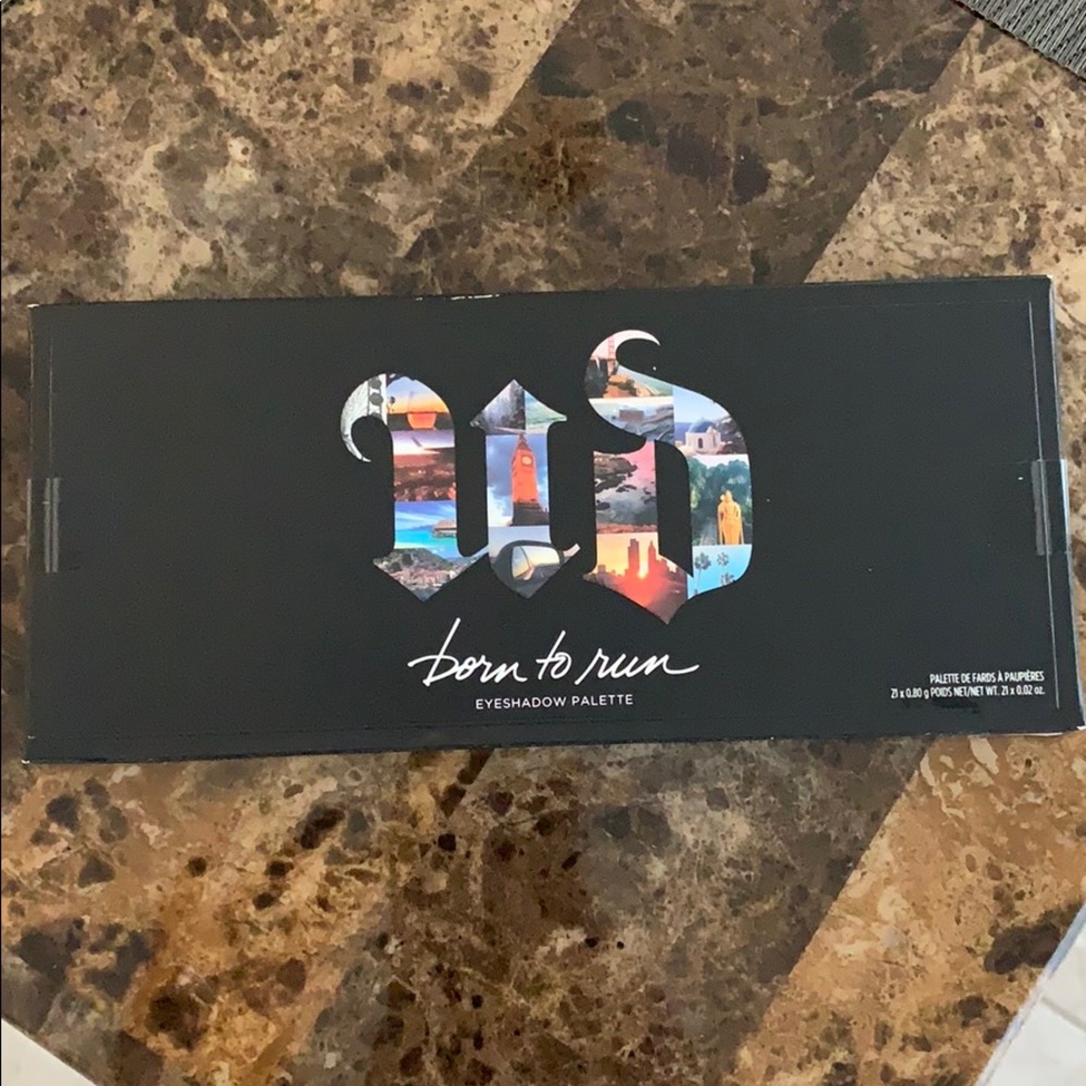 URBAN DECAY BORN TO RUN EYESHADOW PALETTE